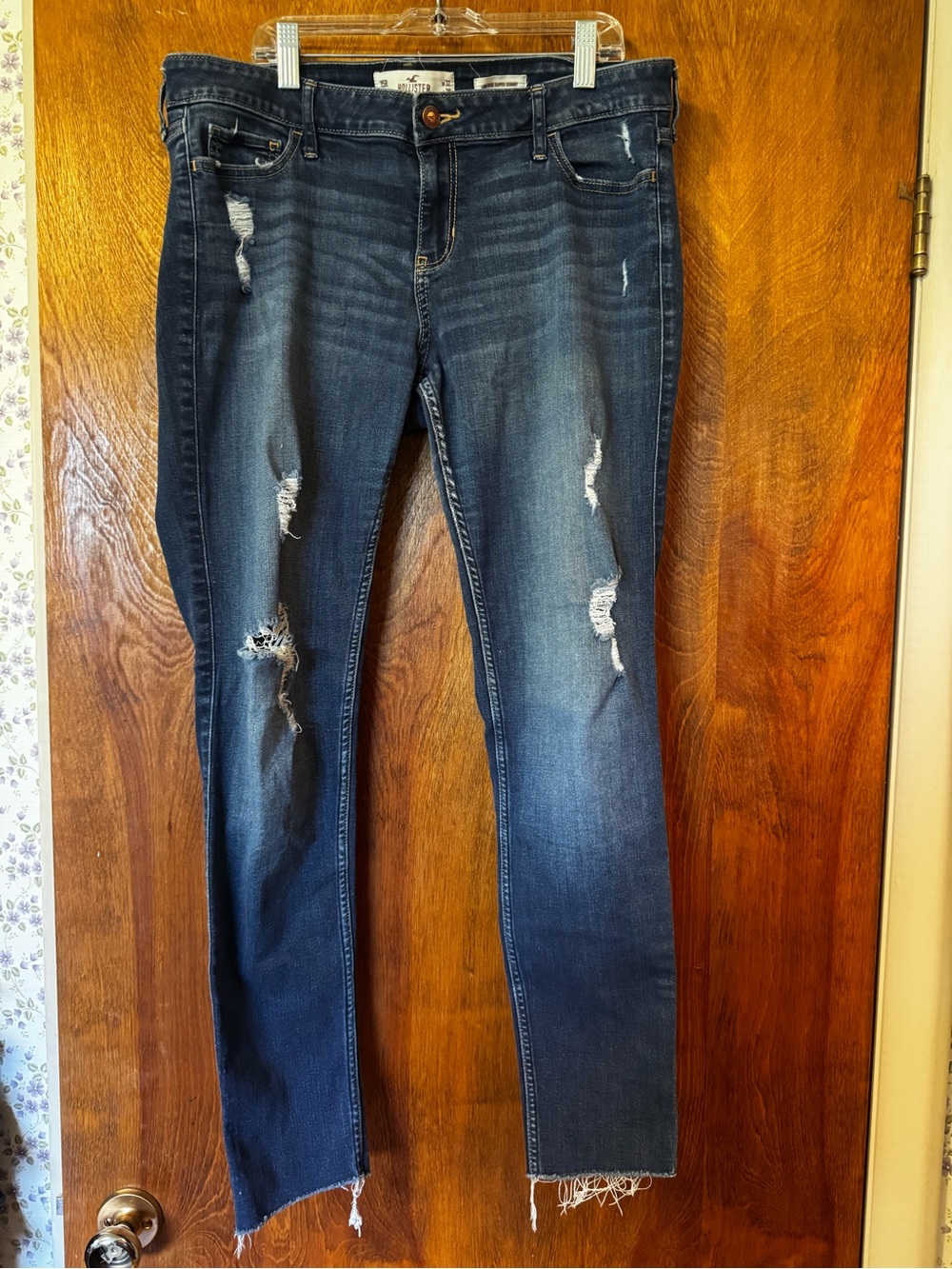 Hollister Distressed Dark Wash Skinny Jeans